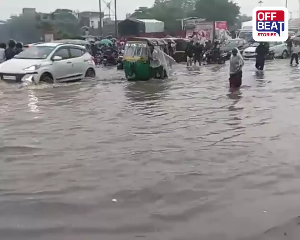 સુરતમાં અતિ ભારે વરસાદથી જનજીવન પ્રભાવિત