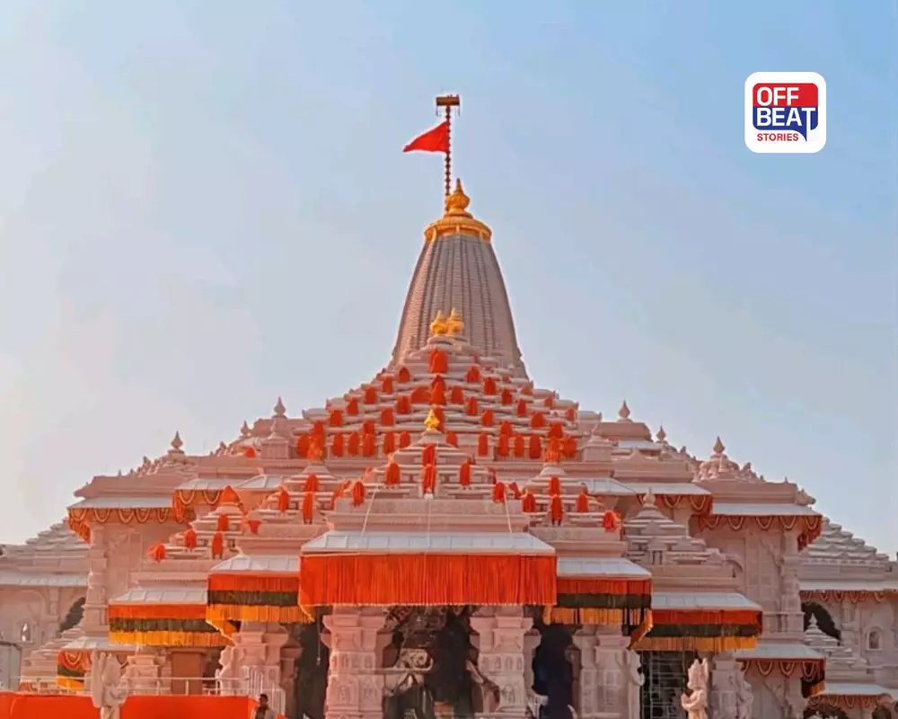 રામ મંદિરના દાનના પૈસાથી ગર્લફ્રેન્ડને આપ્યો iPhone