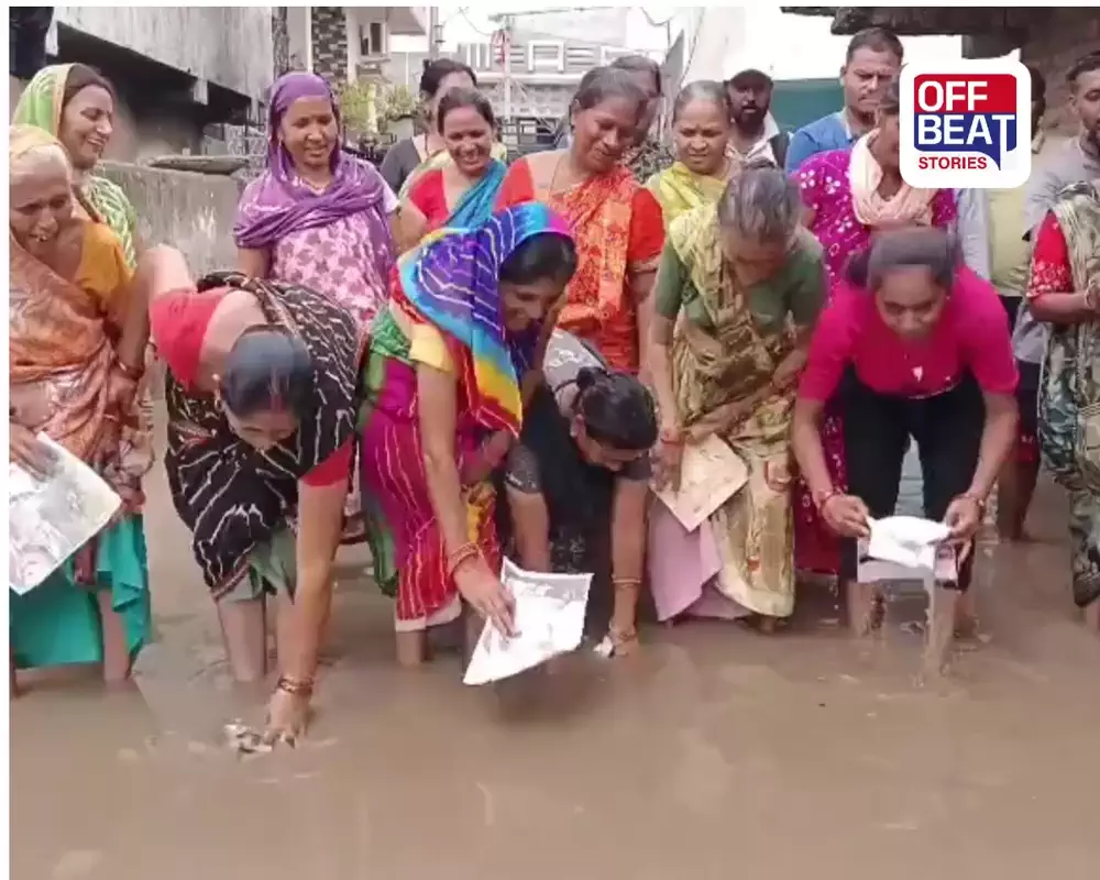 વડોદરામાં પાણી ભરાવાને લઈ લોકોનો ઉગ્ર વિરોધ