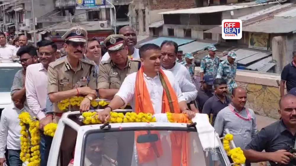 '18 ગજરાજ, 103 ટ્રક અને 3 કિમી લાંબો કાફલો'