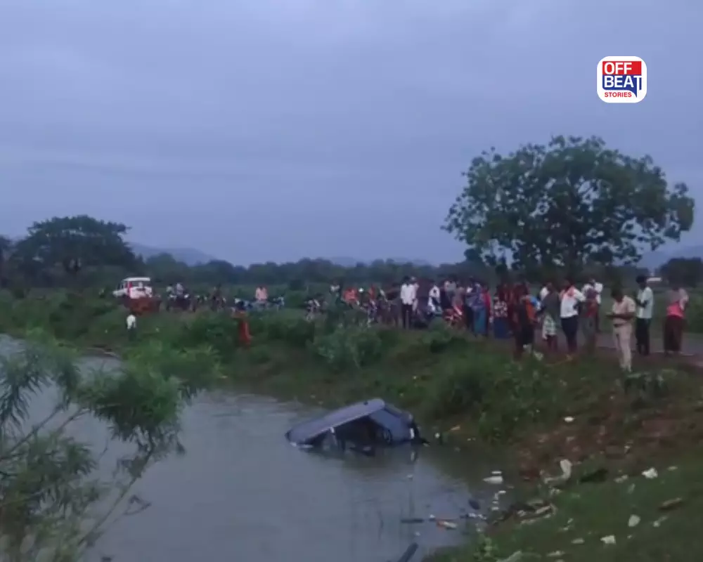 લગ્નમાં જાન લઈને જતી કાર તળાવમાં ખાબકી!