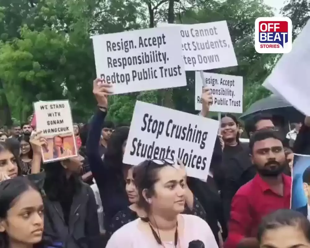 ગાંધીનગરમાં NEET મુદ્દે વિદ્યાર્થીઓ દ્વારા યોજાયેલી શાંતિપૂર્ણ વિરોધ રેલી.
