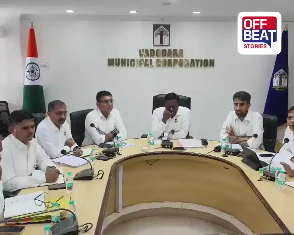 વડોદરા: વરસાદી પરિસ્થિતિને લઈને મહાનગરપાલિકાની સમીક્ષા બેઠક