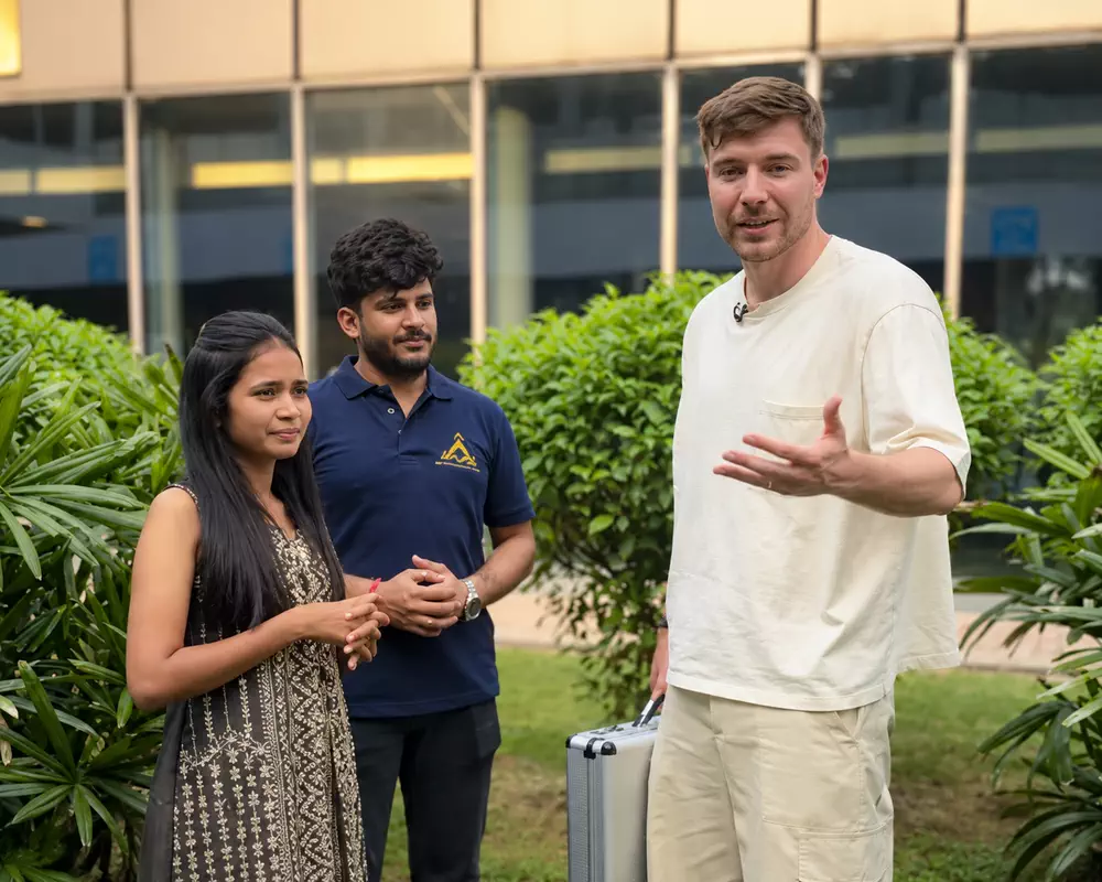 બાળકોની સેવા કરતાં-કરતાં MrBeast સુધી પહોંચી સુરતની યુવતી: એક વર્ષના પ્રયાસ બાદ મળી ₹9,50,000ની ભેટ