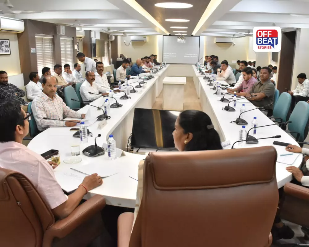 પાલનપુરમાં સાંસદ ગેનીબેન ઠાકોરની અધ્યક્ષતામાં દિશા કમિટીની બેઠક: સરકારી યોજનાઓની કામગીરીની સમીક્ષા