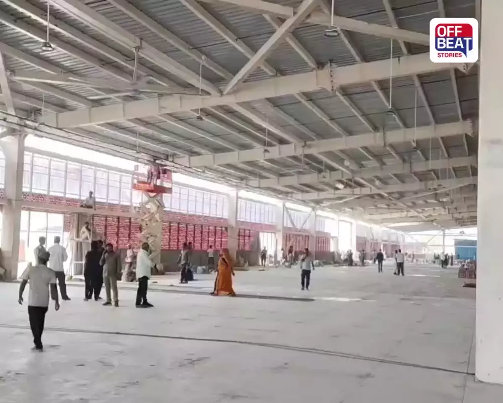 દિવાળી અને છઠ પૂજાની ભીડને પહોંચી વળવા પશ્ચિમ રેલવેનો મોટો નિર્ણય: સુરતના ઉધના રેલવે સ્ટેશન પર 15,000 મુસાફરોની ક્ષમતા ધરાવતું 'હોલ્ડિંગ સેન્ટર' તૈયાર