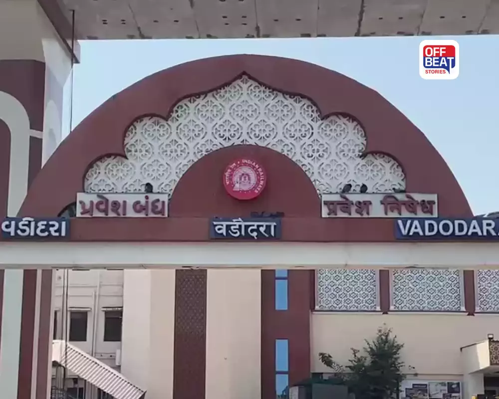 વડોદરામાં વિદેશી દારૂની હેરાફેરીનો પર્દાફાશ!: ગરીબરથ એક્સપ્રેસમાંથી નાઈજિરિયન બિયર-બિટર્સની 216 બોટલ અને ટીન જપ્ત