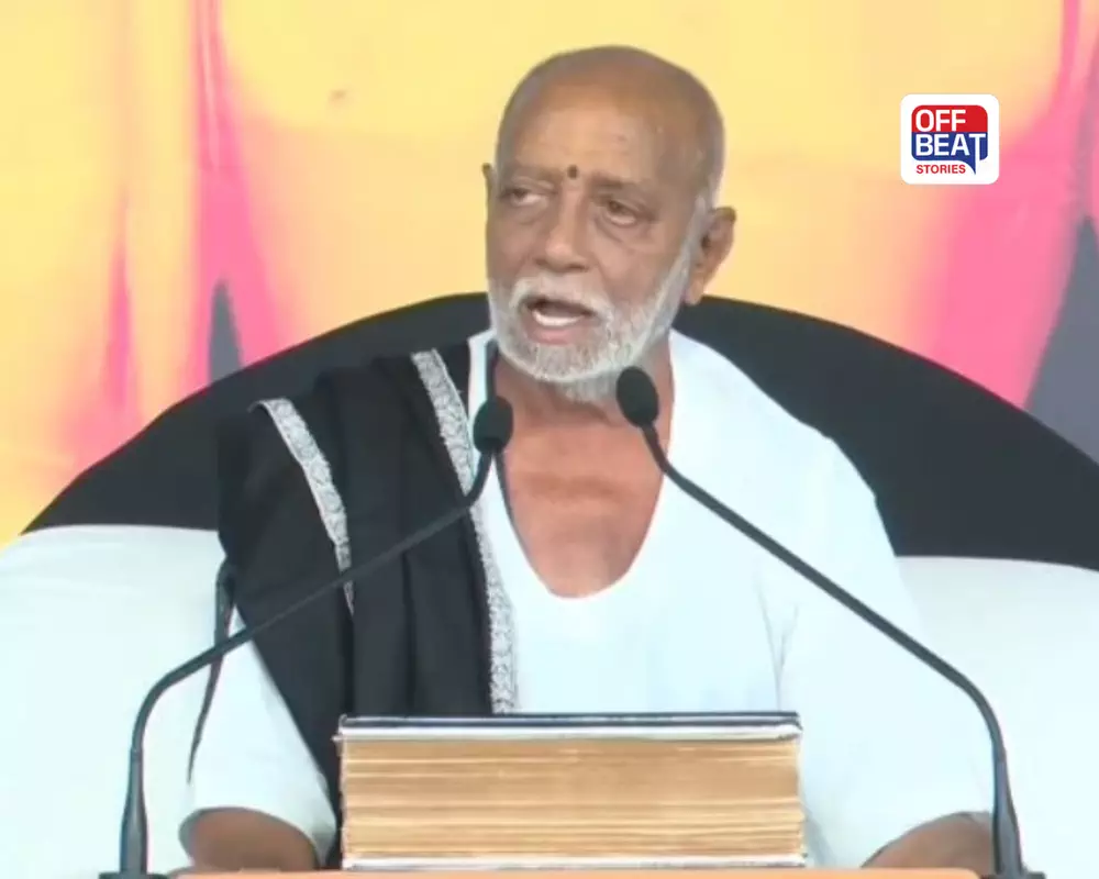 મોરારી બાપુએ ભગવા રંગને બલિદાન અને સમર્પણનું પ્રતીક ગણાવ્યો: સાંપ્રદાયિકતા સાથે જોડવો યોગ્ય નહીં હોવાનો મત